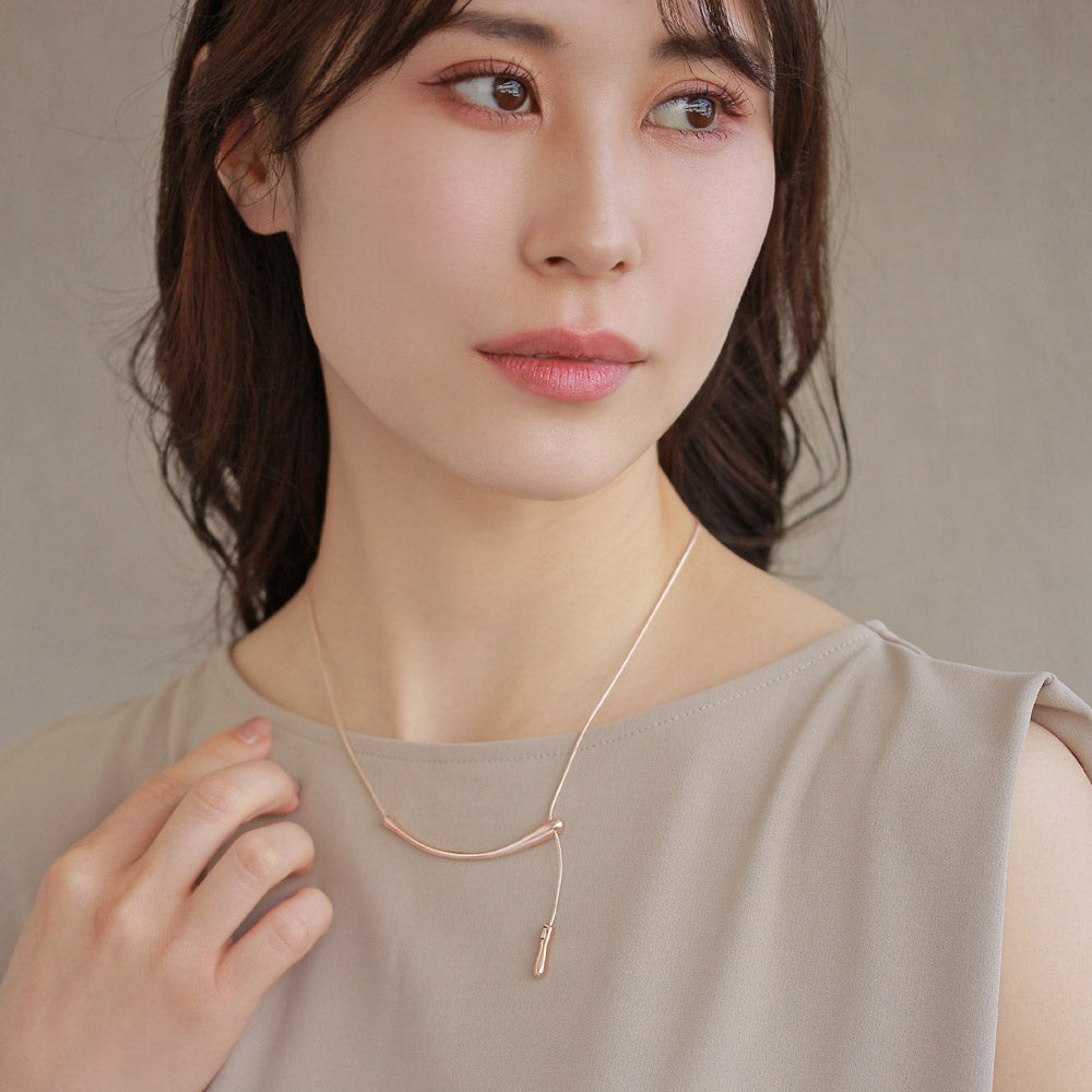 Rose Silver Puffy Bar Laliat Necklace