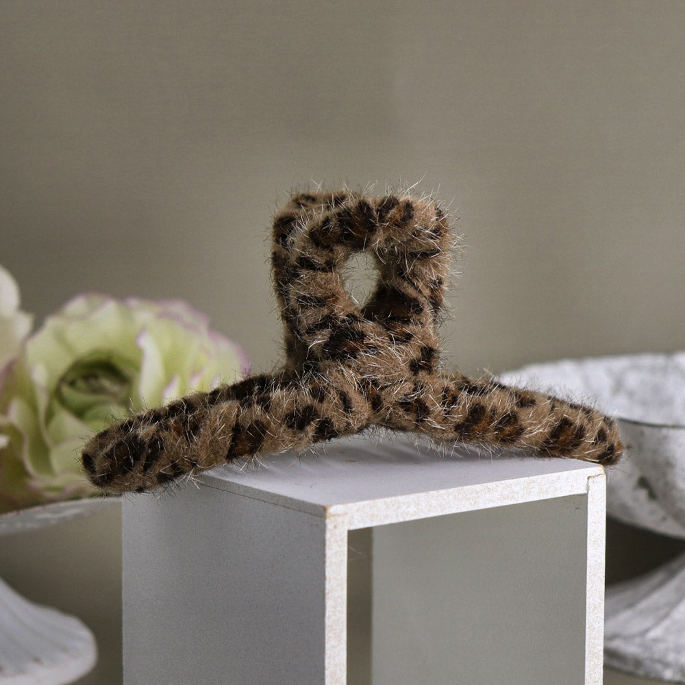 Furry Leopard Hair Claw