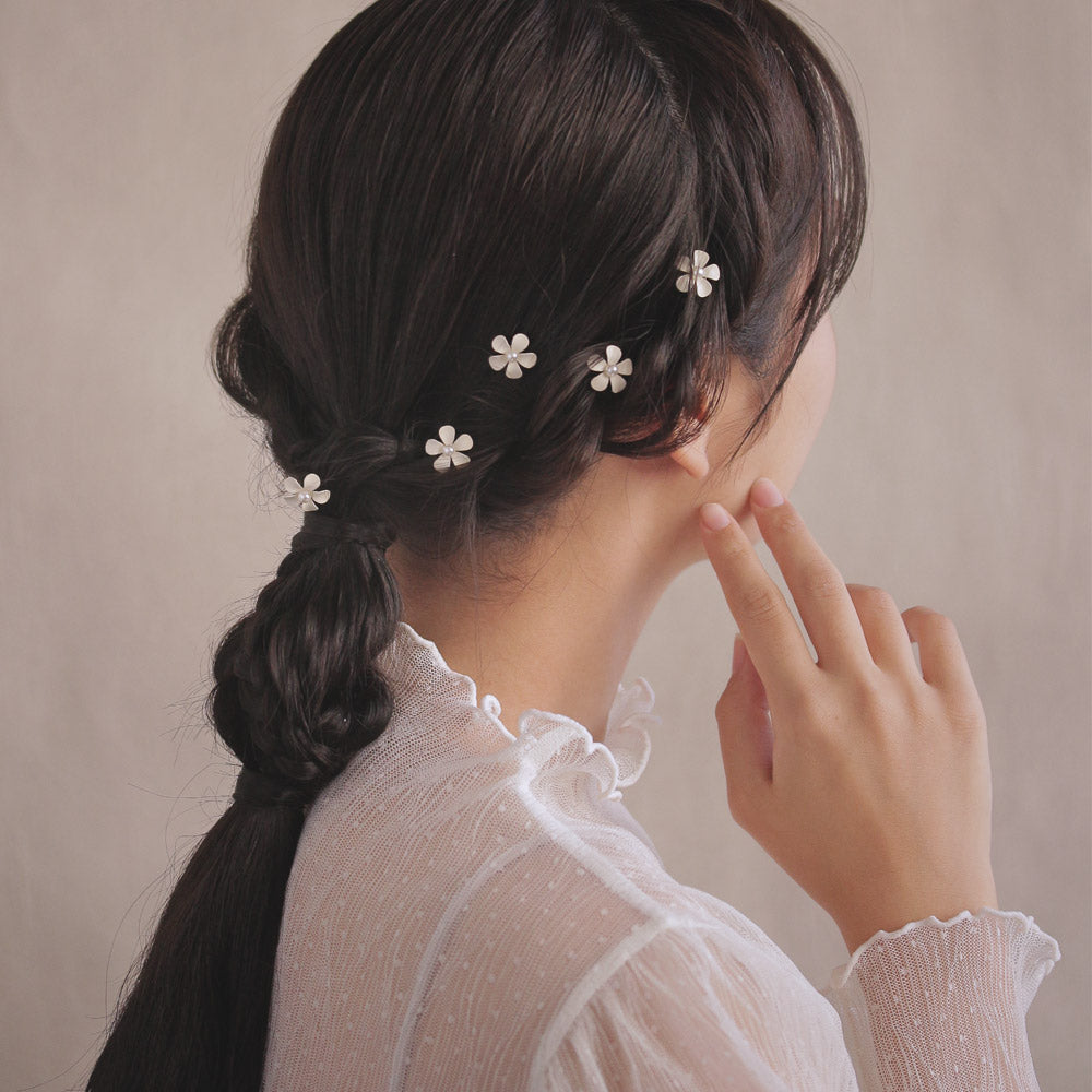 White Flower Twist Hairpin Set