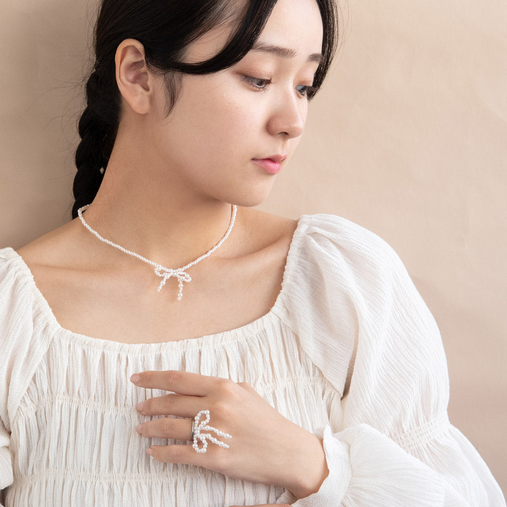Pearly Bow Necklace