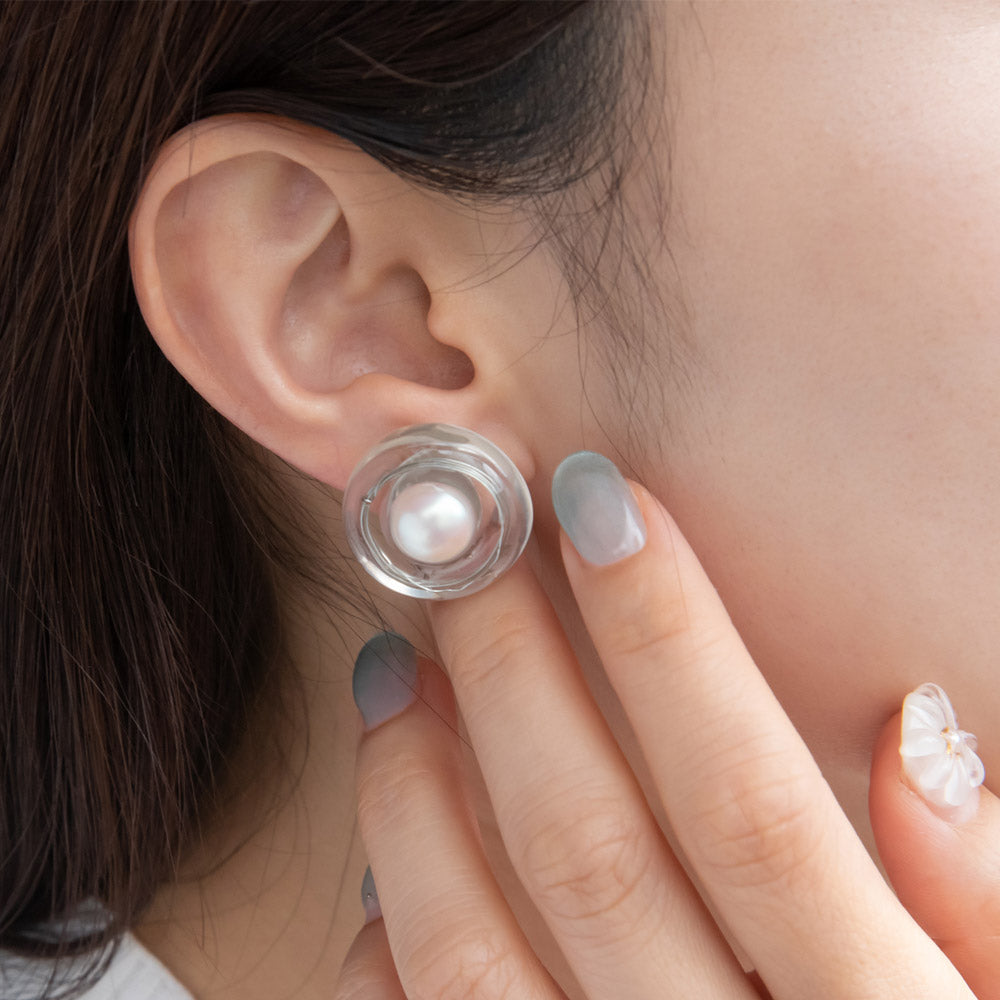 Embedded Pearl Circle Resin Earrings