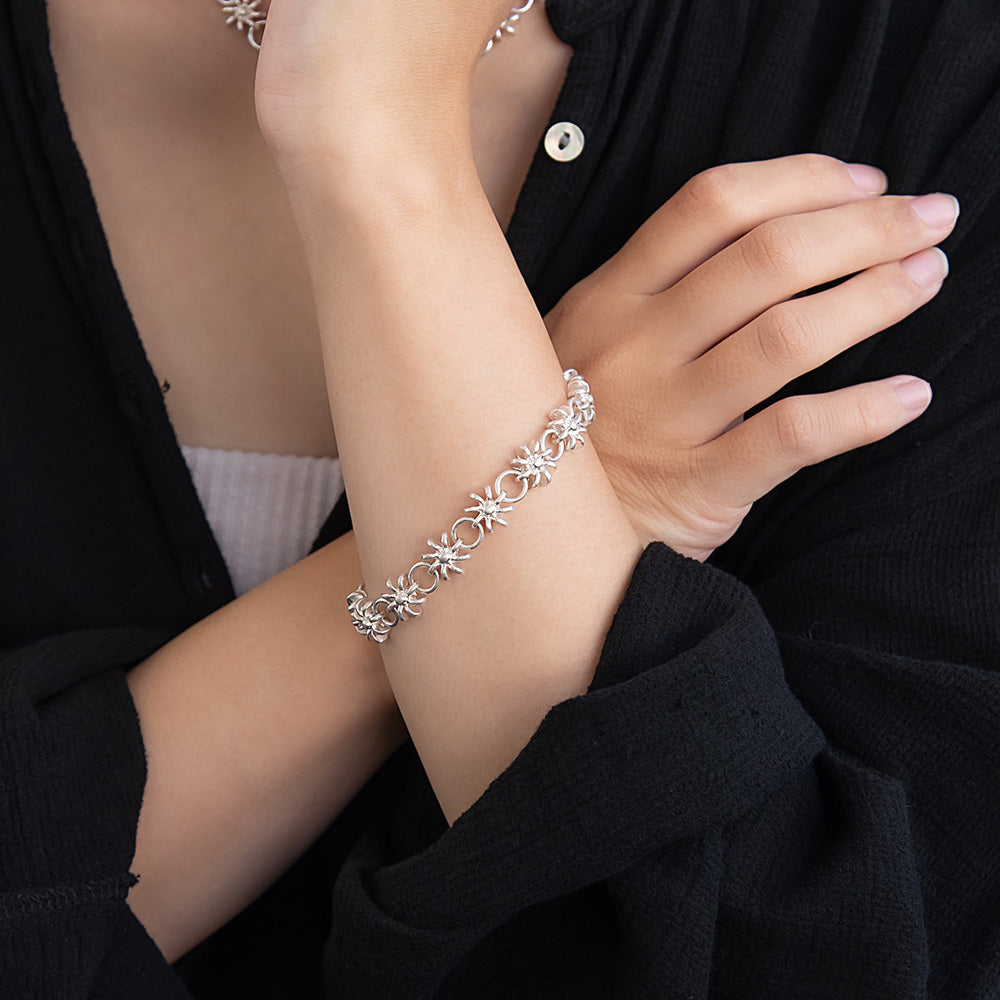 Awesome Flower and Circle Link Bracelet