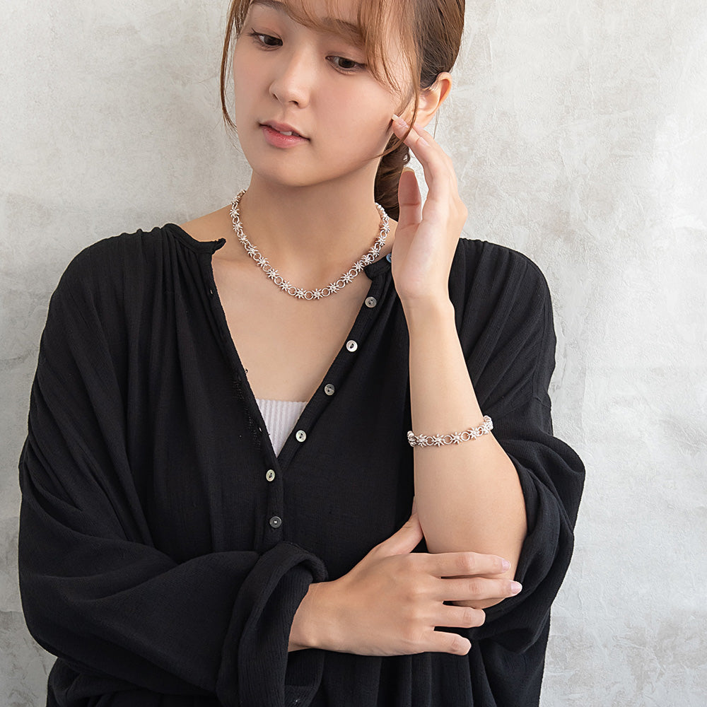 Awesome Flower and Circle Link Bracelet