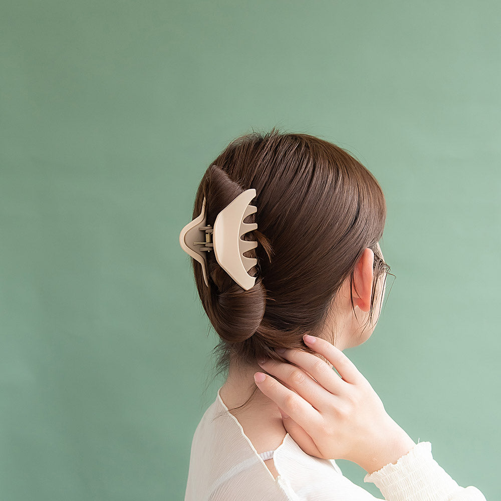 Matte Triangle Hair Claw