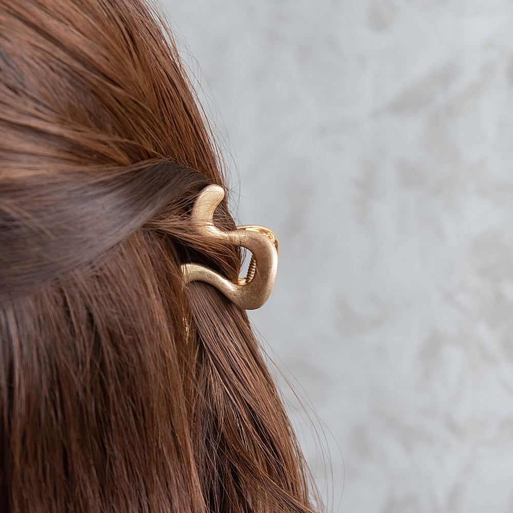 Matte Wiggle Hair Claw