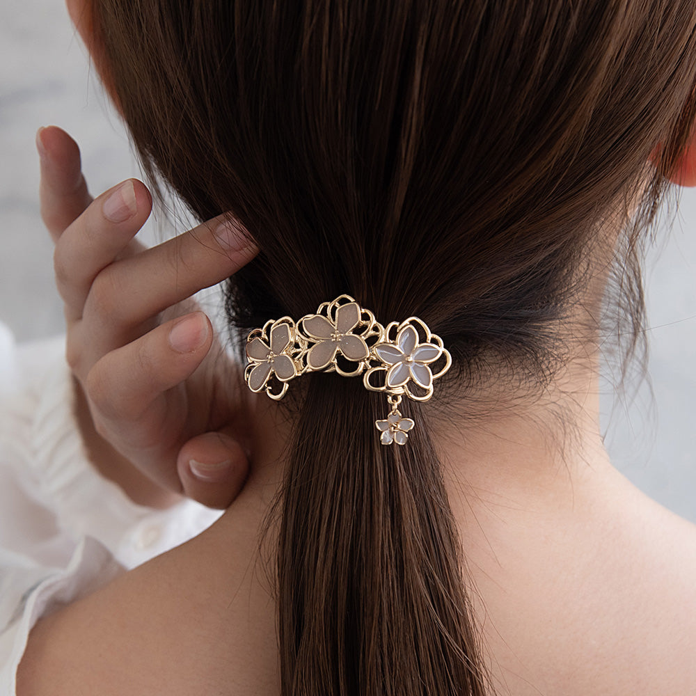 Linked Flower Pony Hook