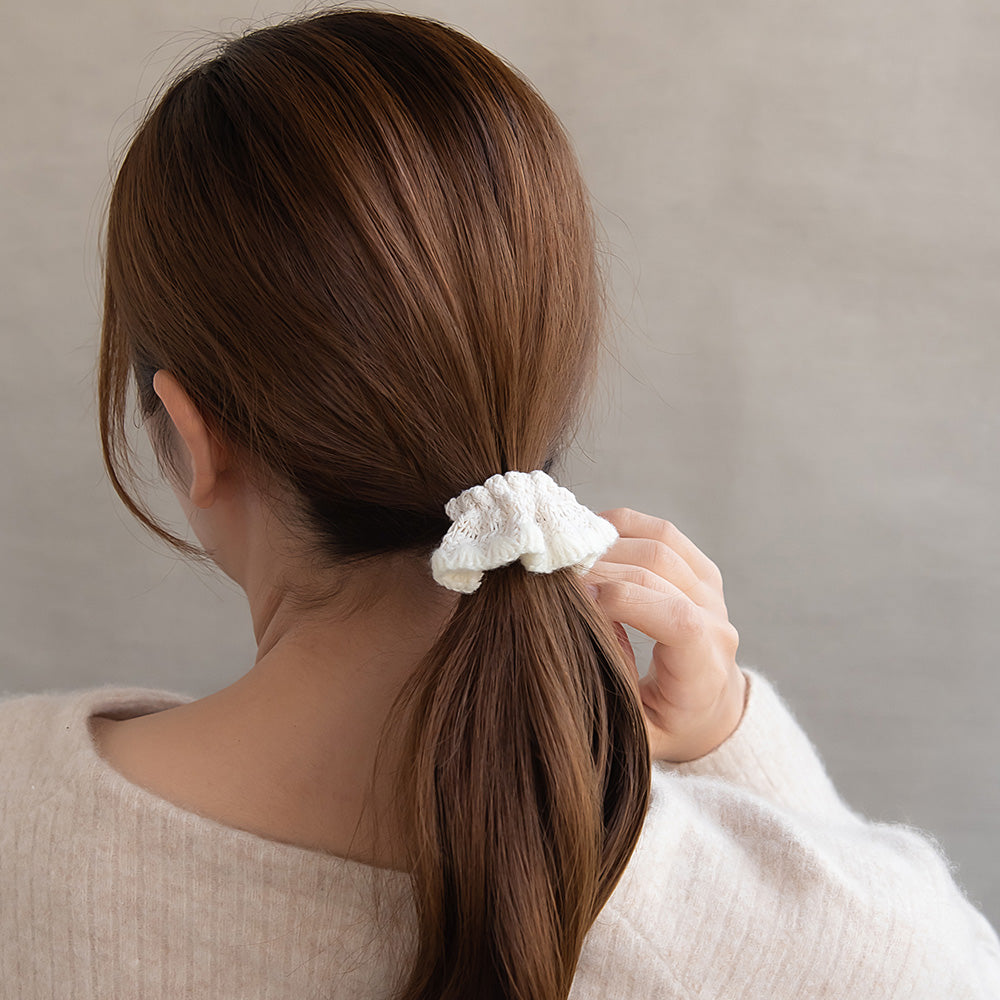 Knit Frill Pony Hook