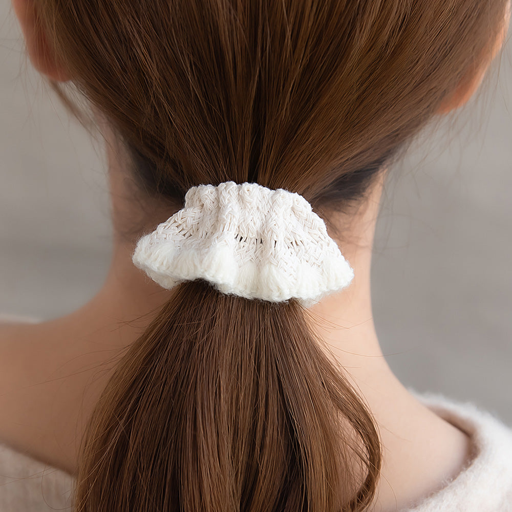 Knit Frill Pony Hook