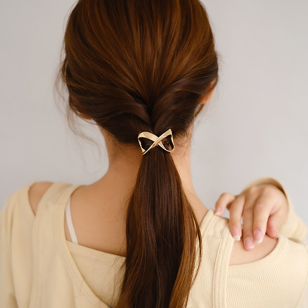 Sculptural Infinity Pony Hook