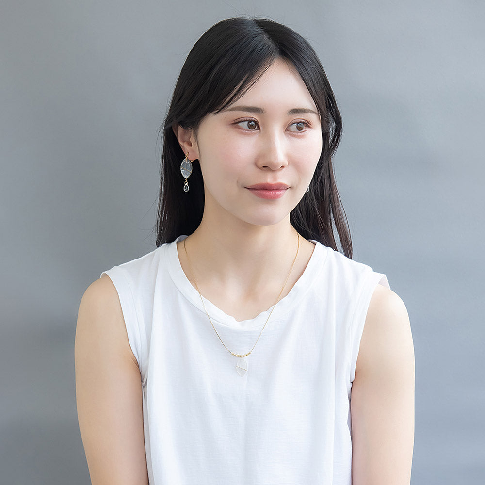 Almond Shaped Shell Pendant Necklace