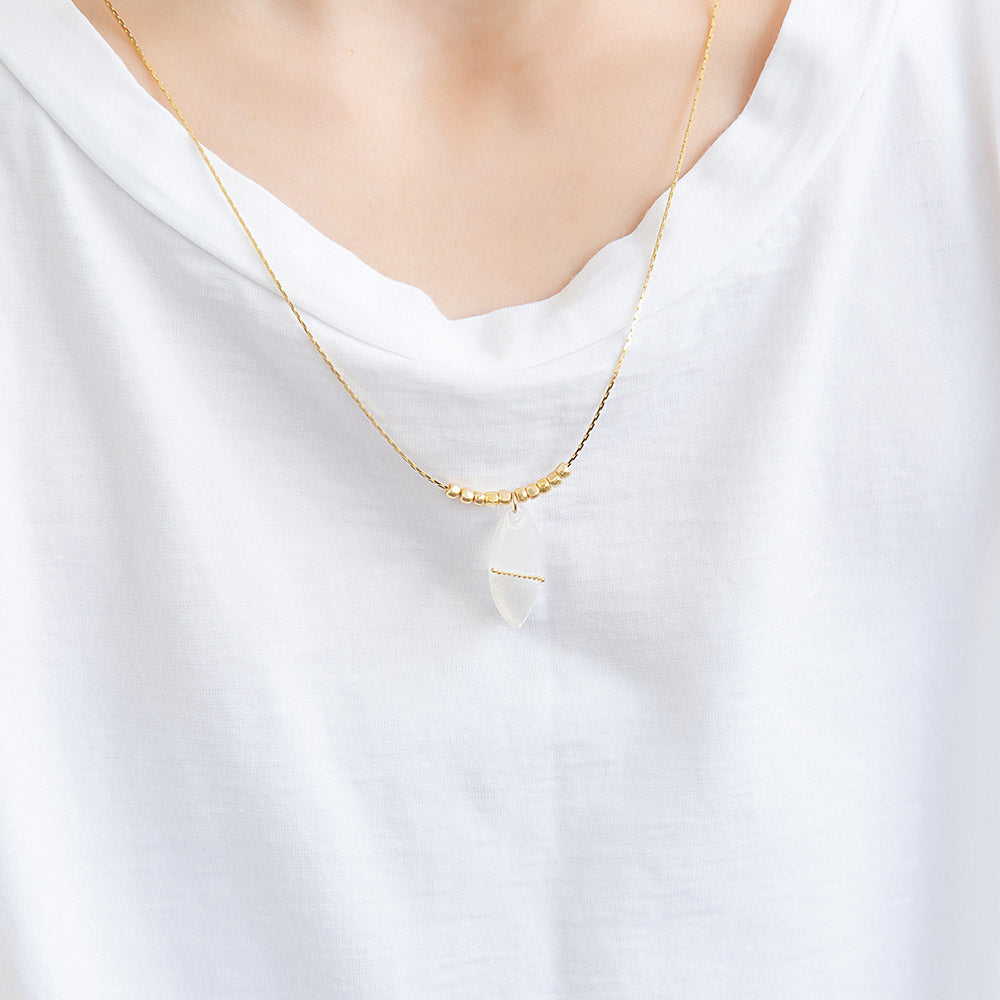 Almond Shaped Shell Pendant Necklace