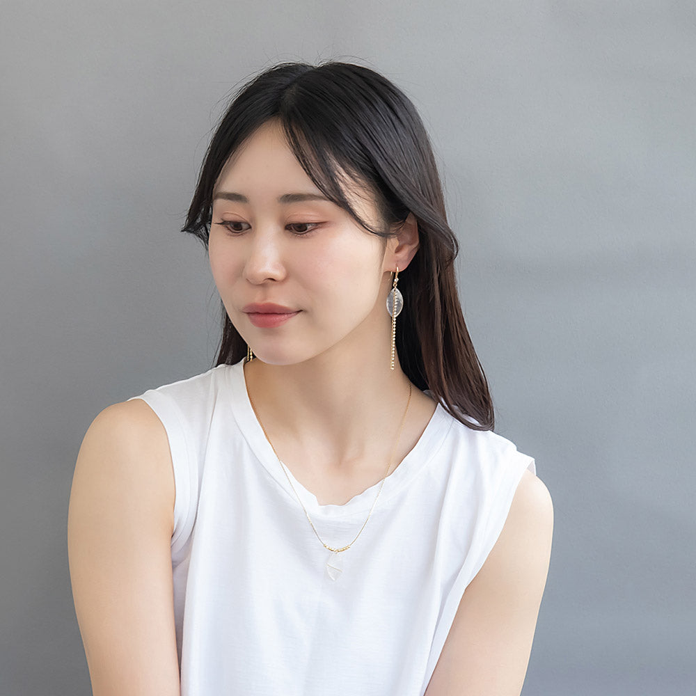 Almond Shaped Shell Pendant Necklace