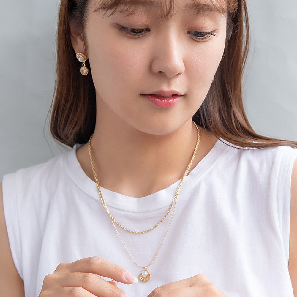 Scallop Shell Pendant Layered Necklace