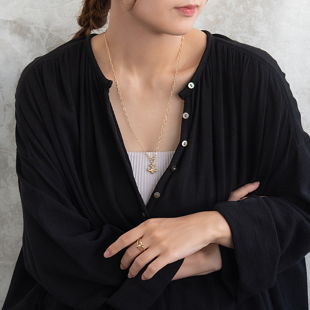 Awesome Heraldic Lily Pendant Necklace