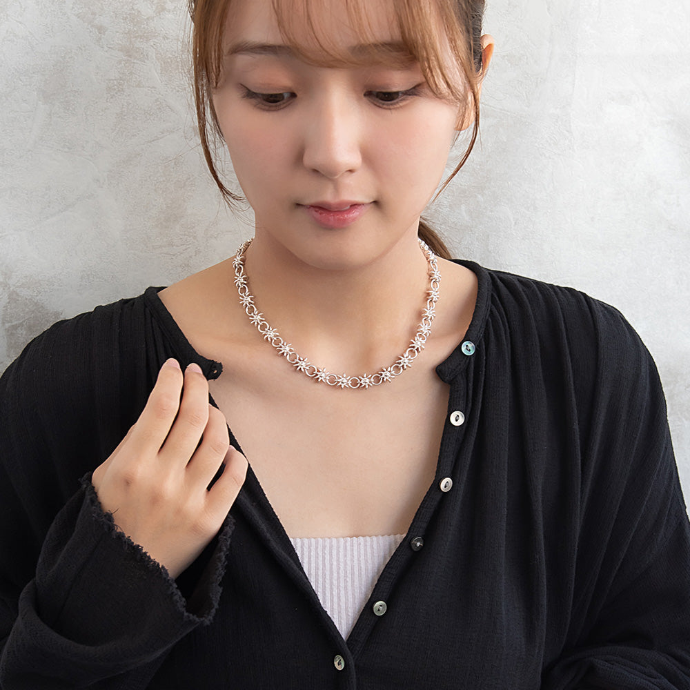 Awesome Flower and Circle Link Necklace