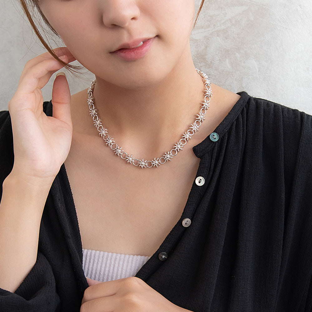 Awesome Flower and Circle Link Necklace