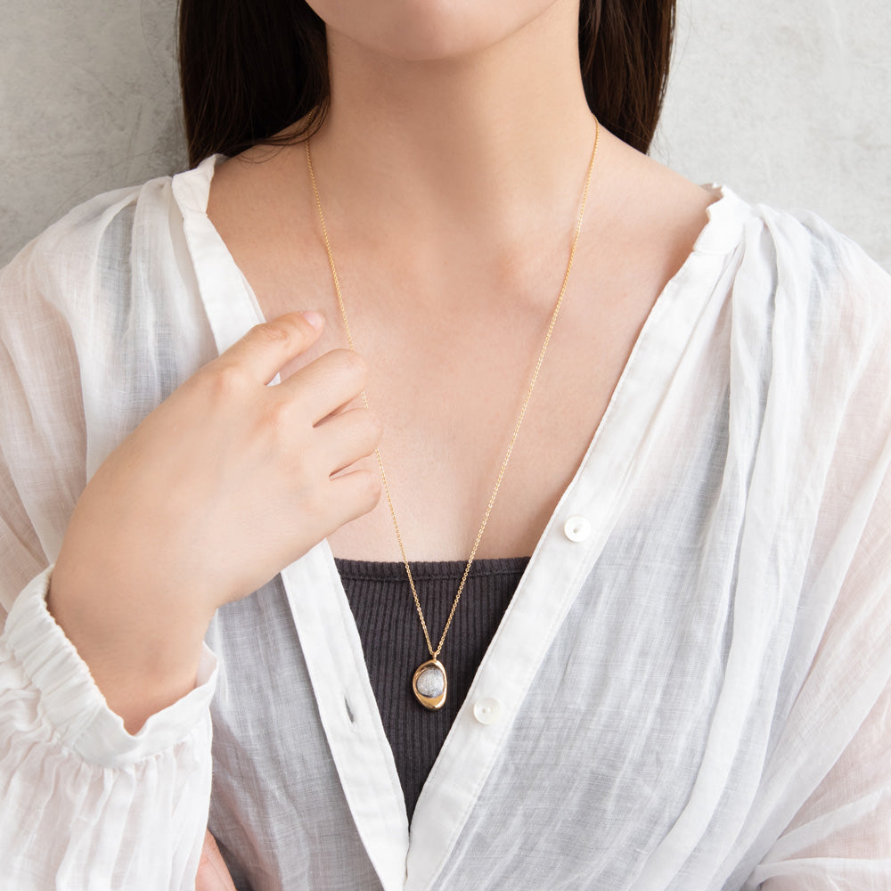 Glittering Oval Pendant Slider Necklace