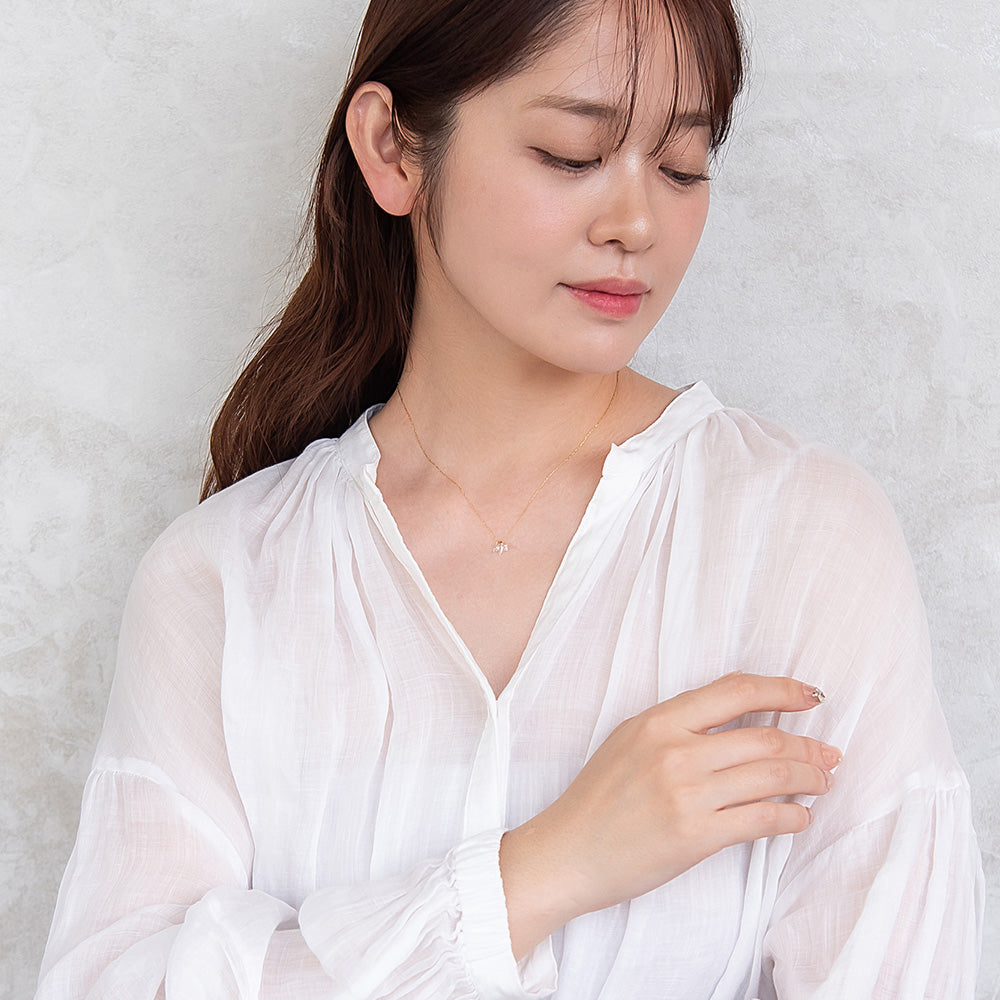 Three Stone Charm Magnetic Clasp Necklace