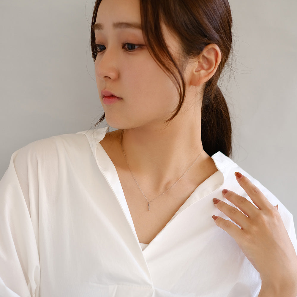 Bar Pendant Magnetic Clasp Necklace