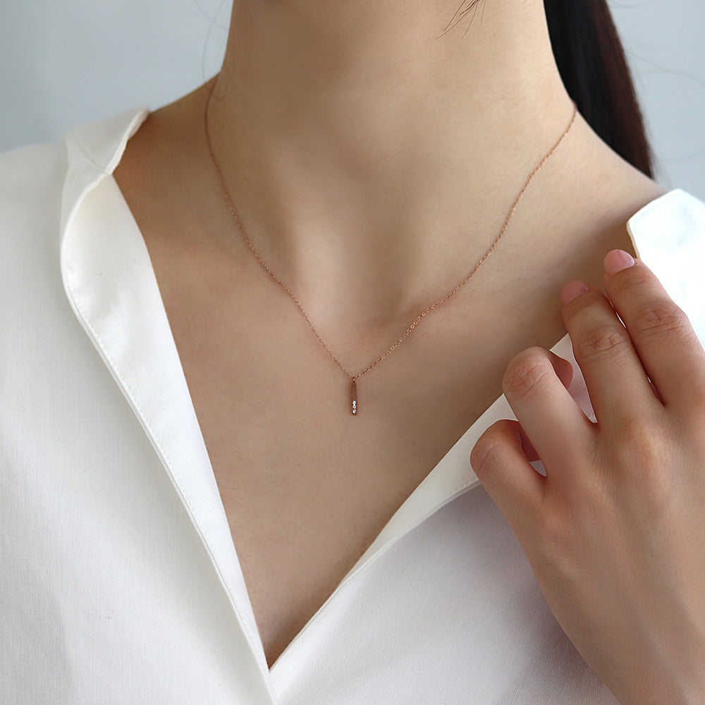 Bar Pendant Magnetic Clasp Necklace