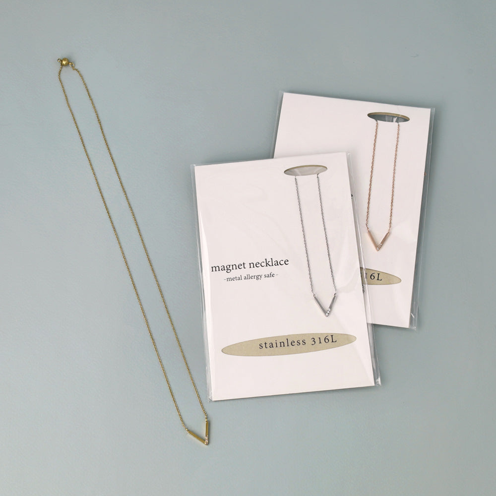 V Pendant Magnetic Clasp Necklace