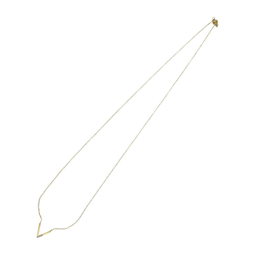 V Charm Magnetic Clasp Necklace