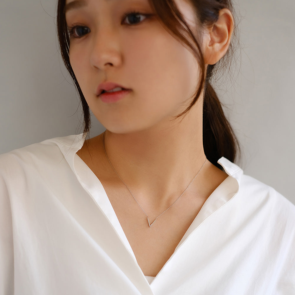 V Charm Magnetic Clasp Necklace