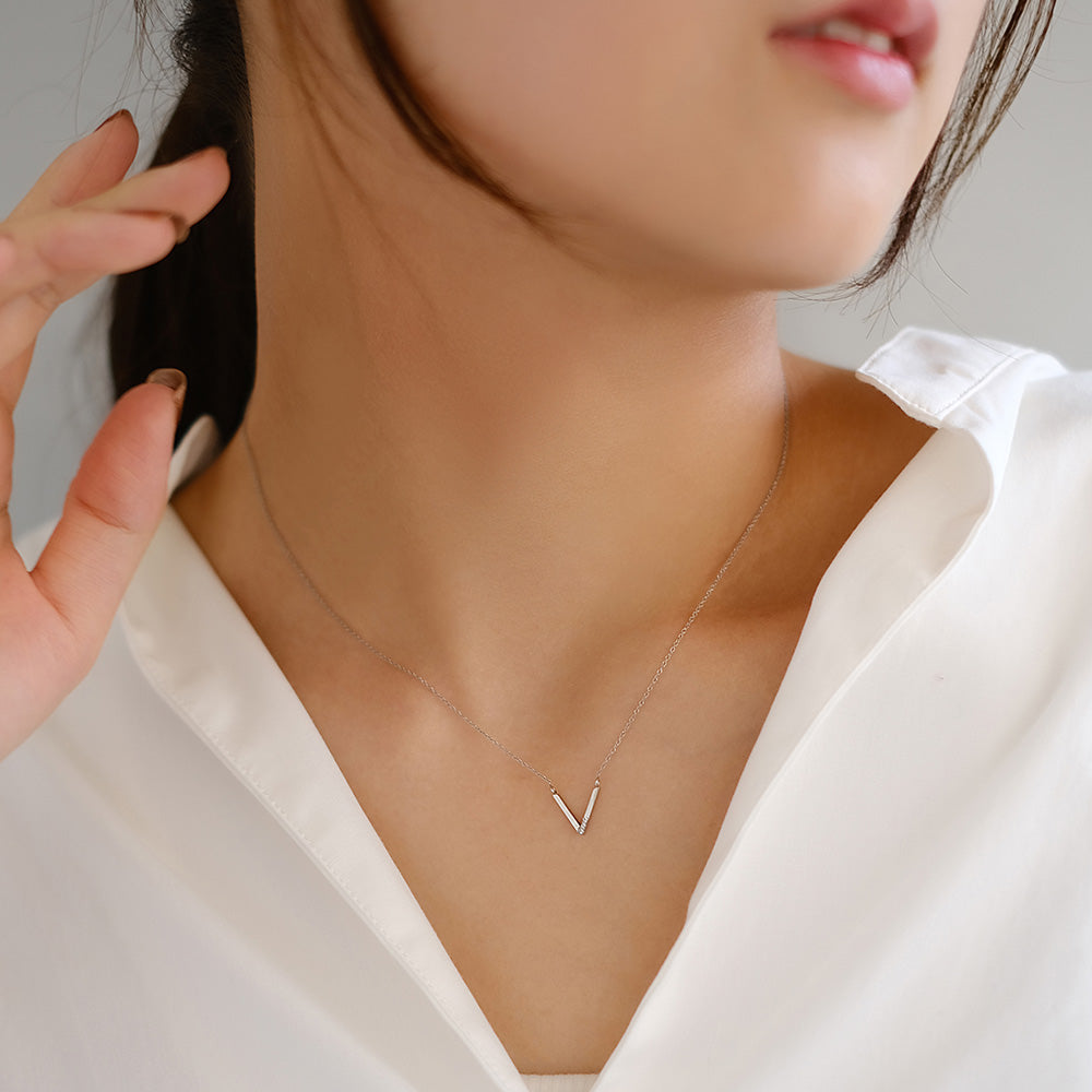 V Charm Magnetic Clasp Necklace