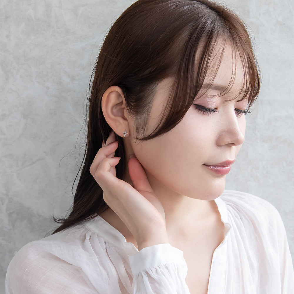 925 Silver Mini Lily Studs