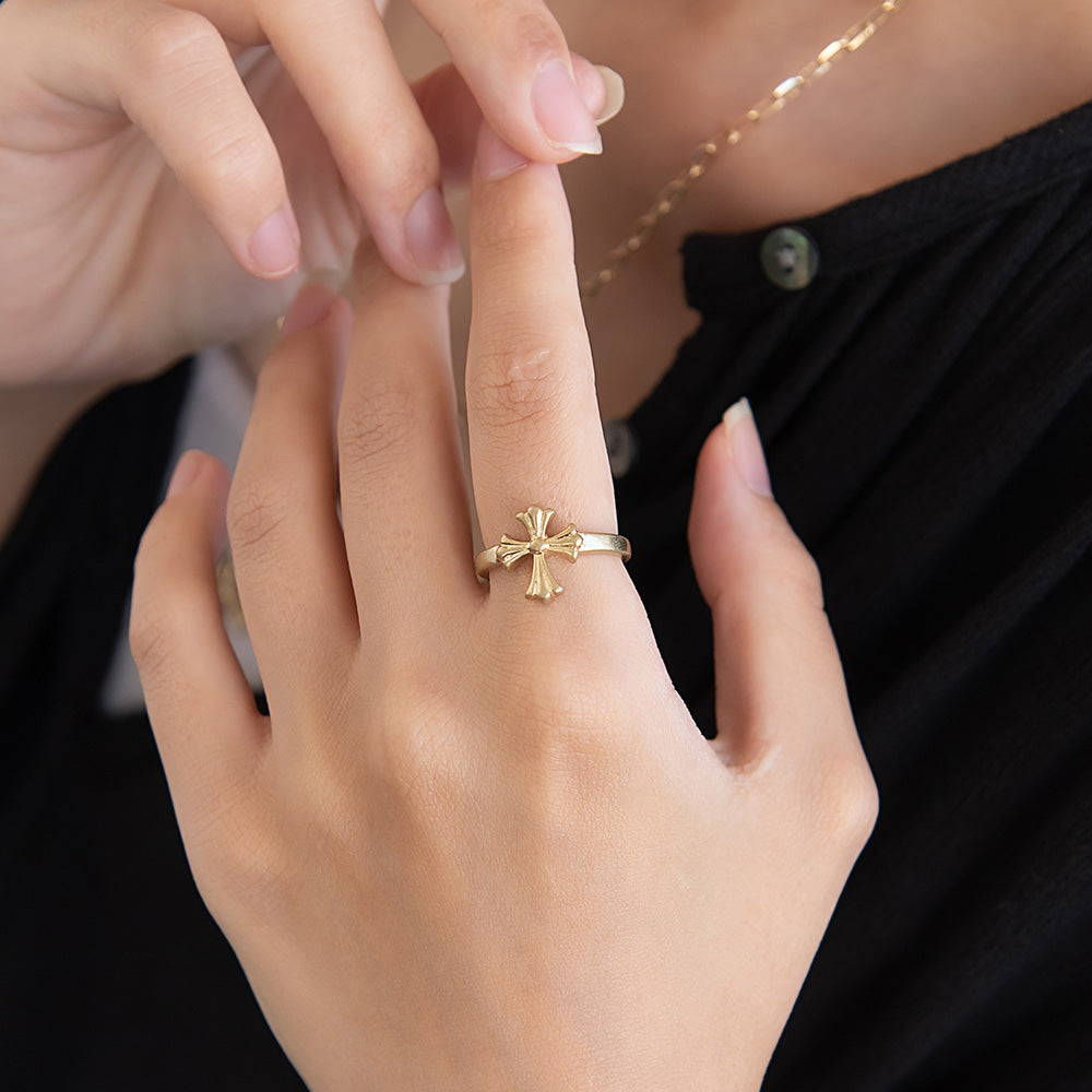 Awesome Sculptural Cross Ring