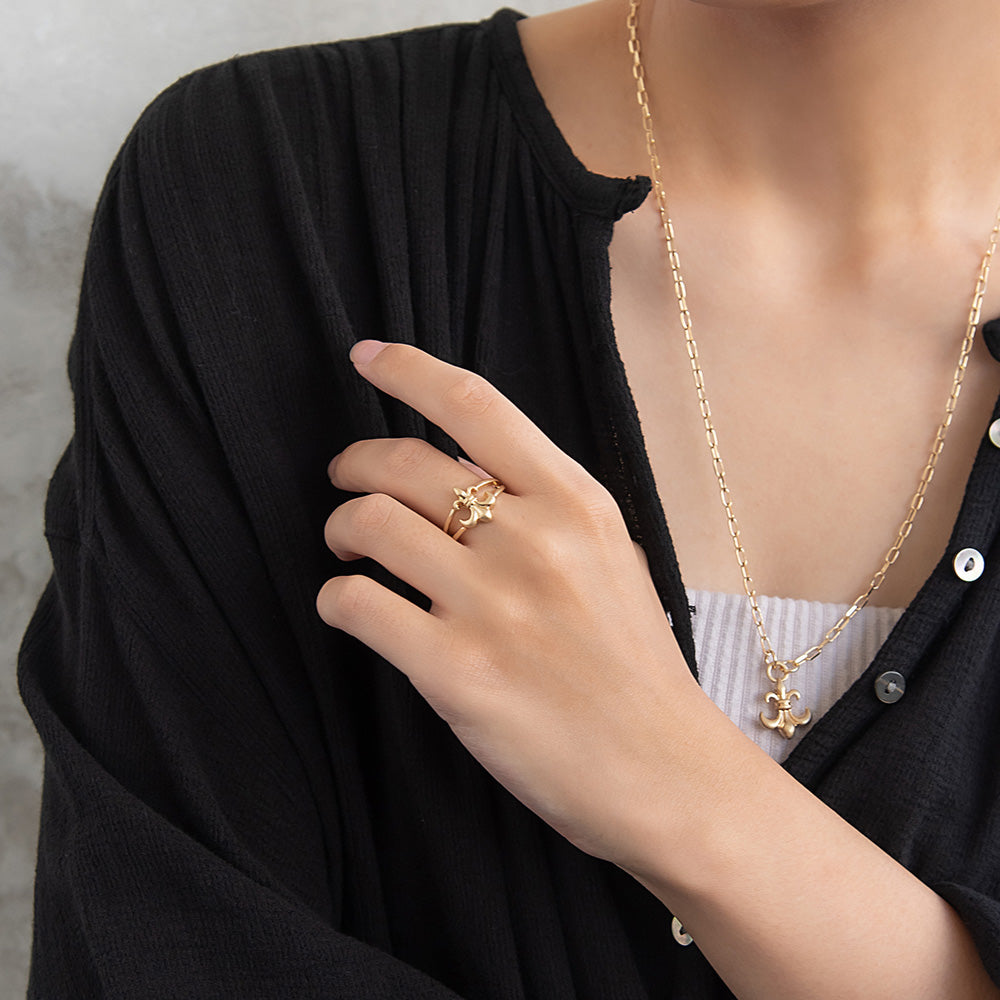 Awesome Heraldic Lily Double Ring