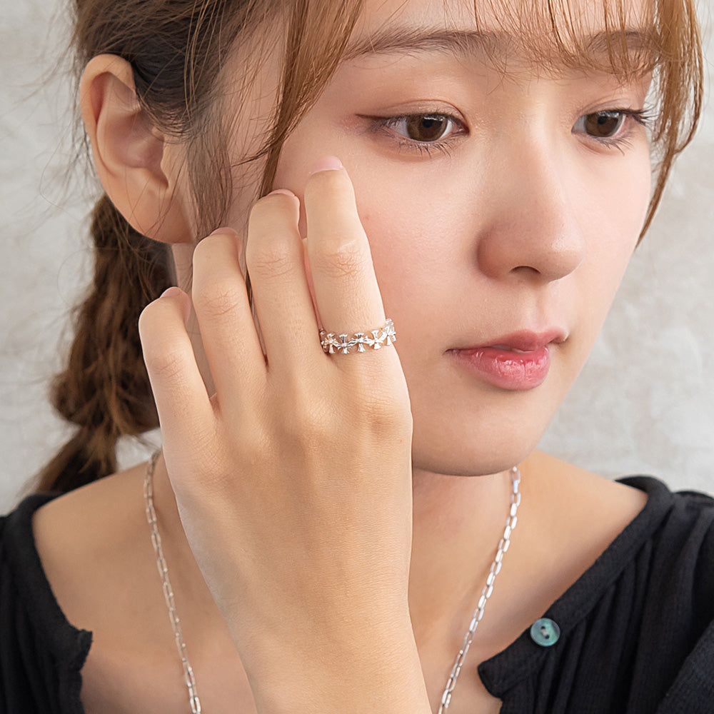 Awesome Linked Cross Ring