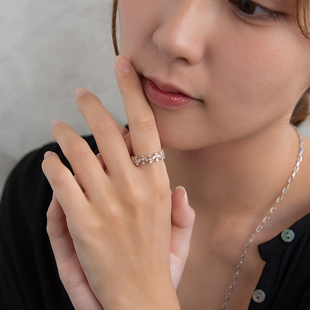 Awesome Linked Cross Ring