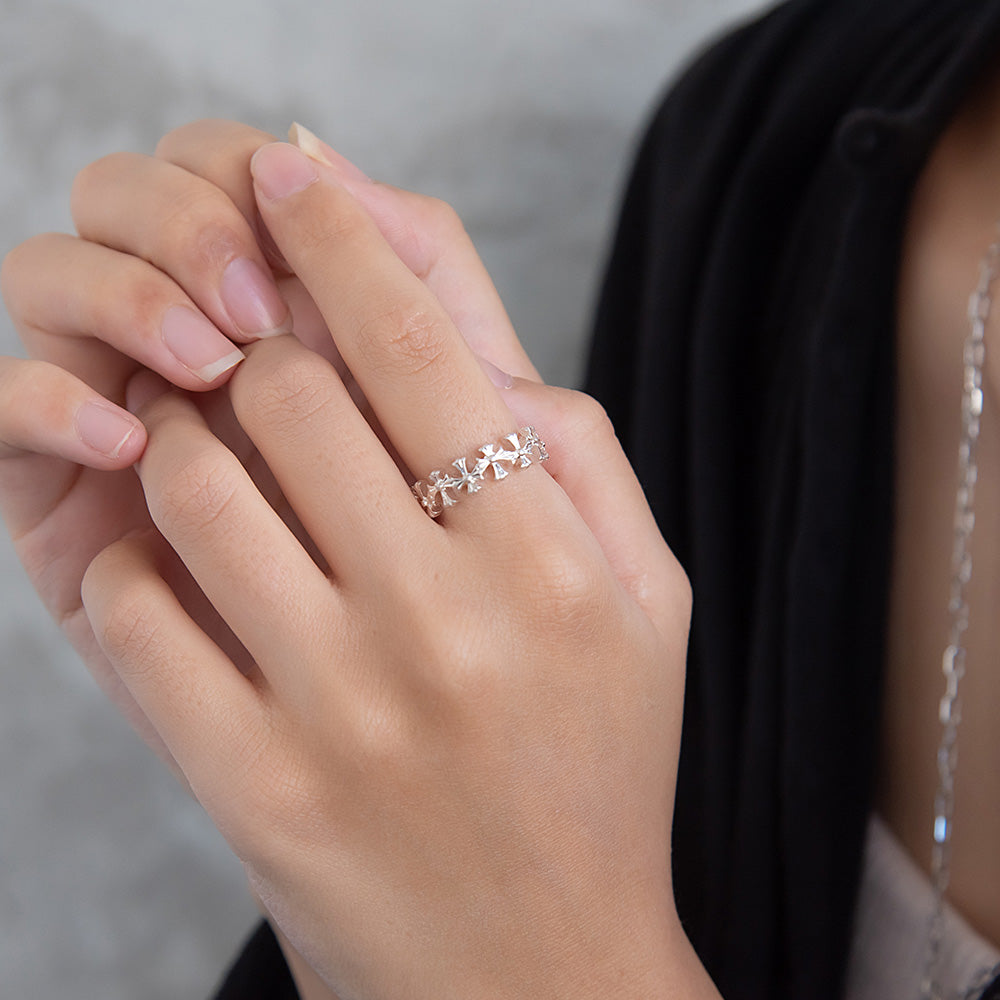 Awesome Linked Cross Ring