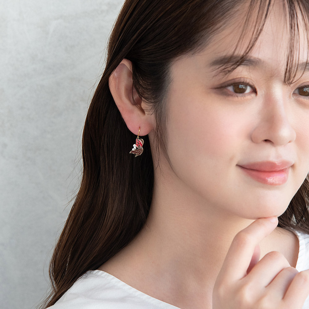 Kingyo Asymmetric Drop Earrings