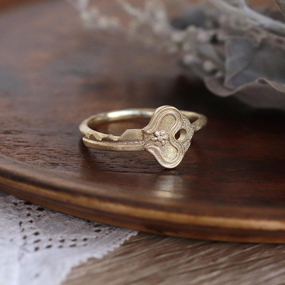 Gold Tone Room Key Cuff Ring - osewaya