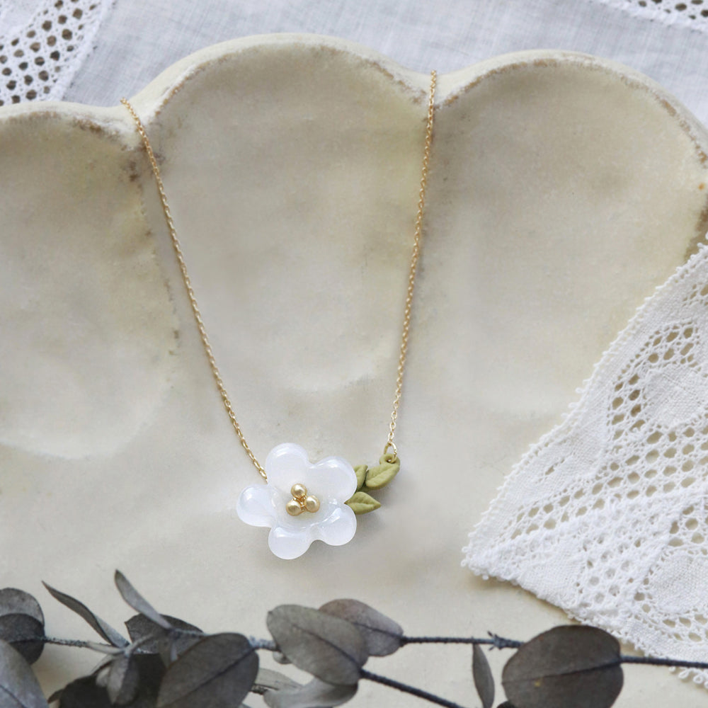 White Nemophila Necklace