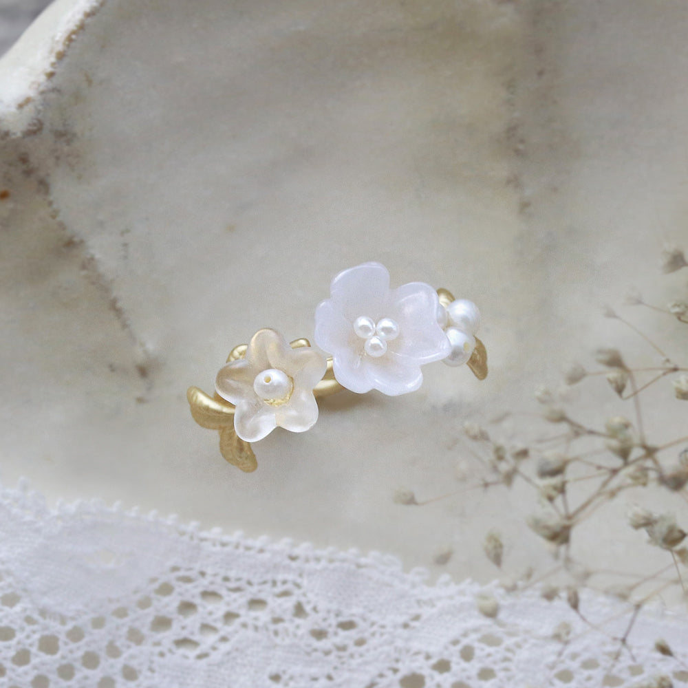 Small White Flower Open Ring