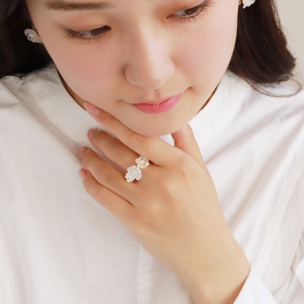 Small White Flower Open Ring