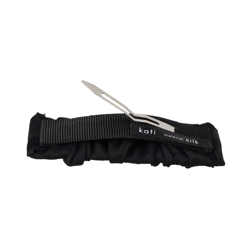 Ruffle Rectangle Black Snap Clip
