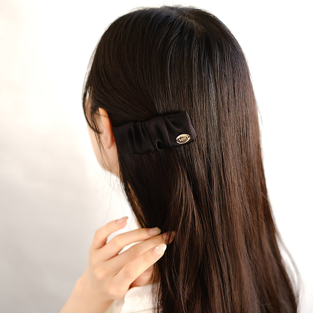 Ruffle Rectangle Black Snap Clip