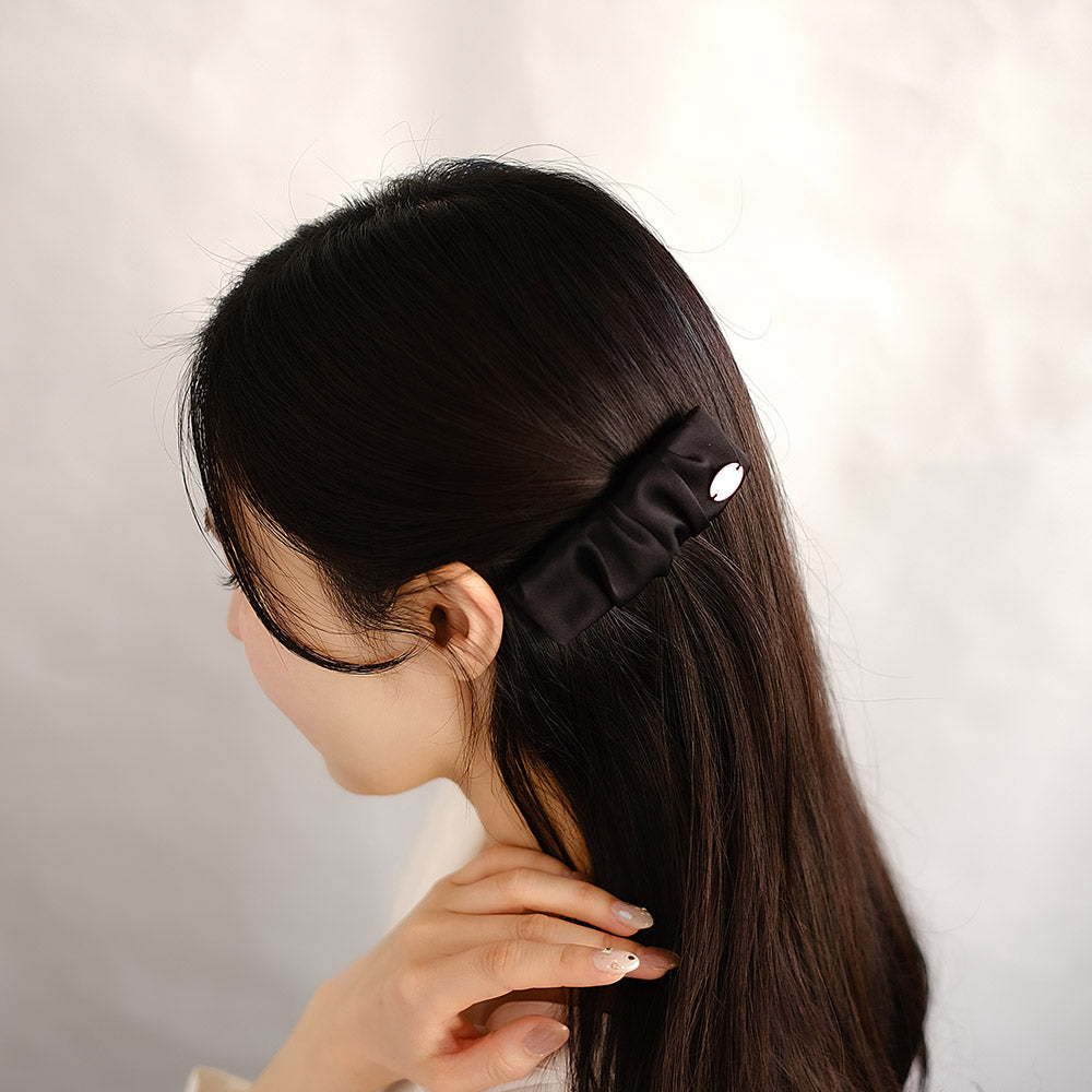 Ruffle Rectangle Black Snap Clip