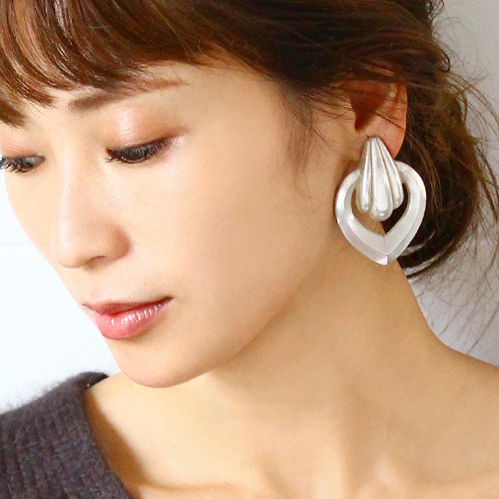 Silvertone Carved Clip On Earrings - Osewaya