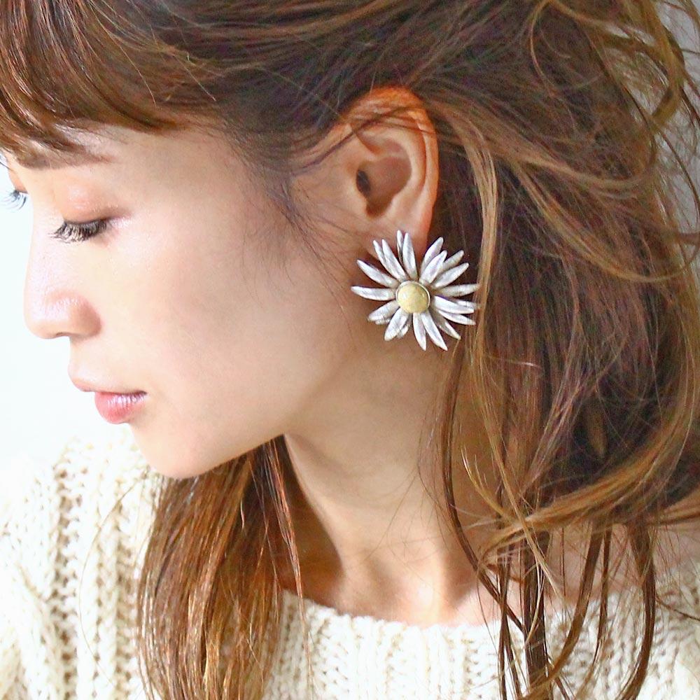 Distressed Look Flower Earrings - Osewaya