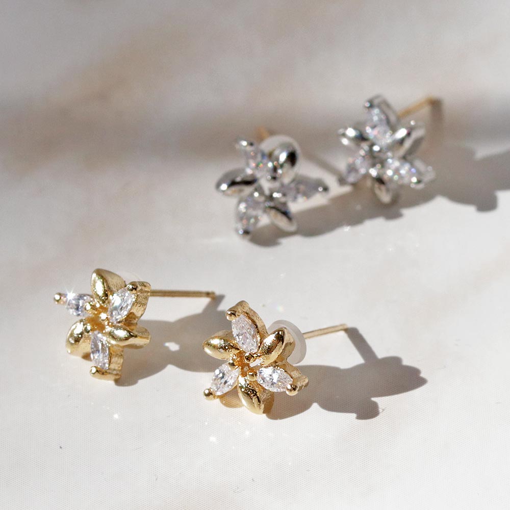 18K Gold Post Flower Studs