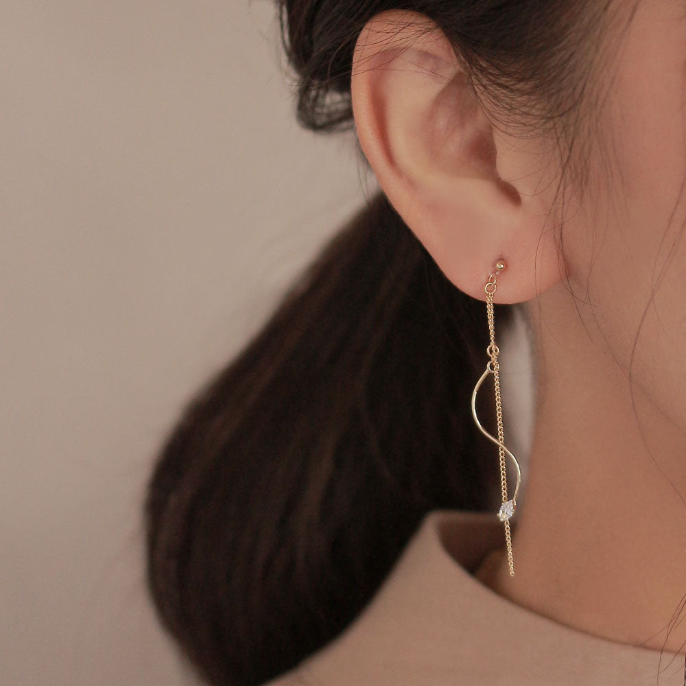 Wave and Chain Drop Plastic Earrings