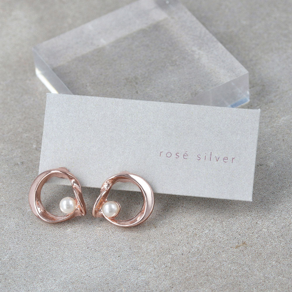 Rose Silver Circle Pearl Earrings