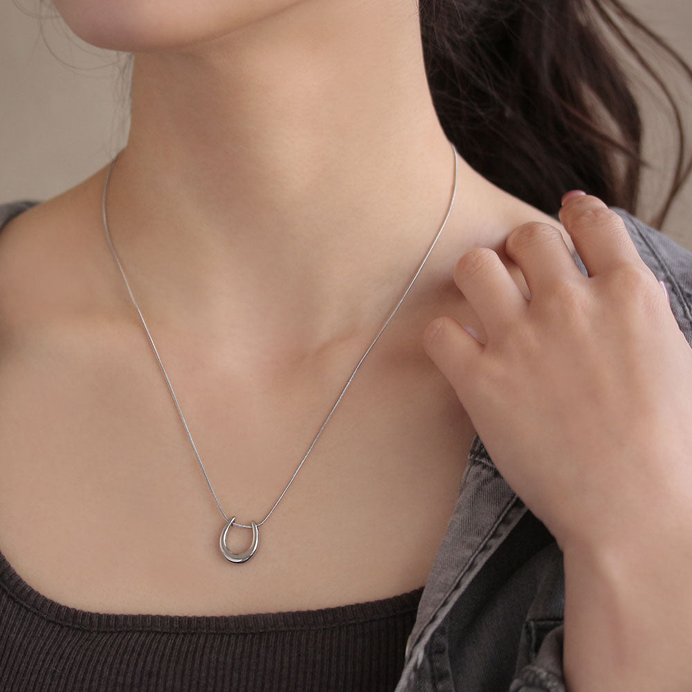 Round Horseshue Necklace