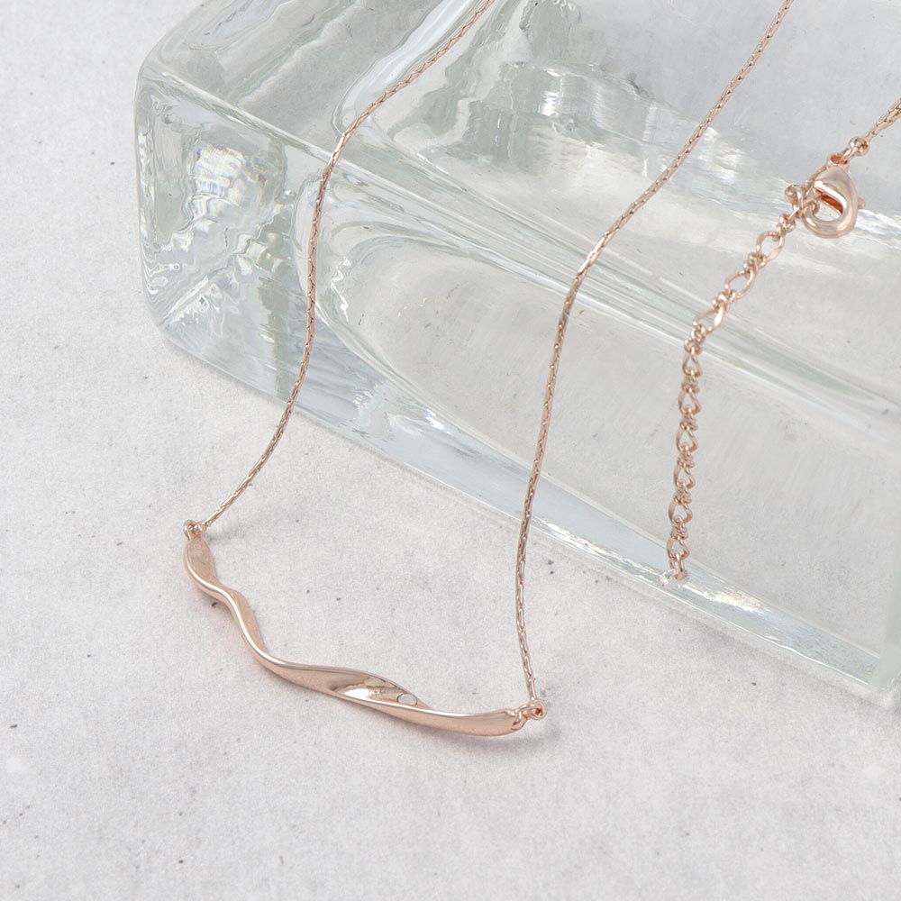 Rose Silver Twisted Bar Necklace