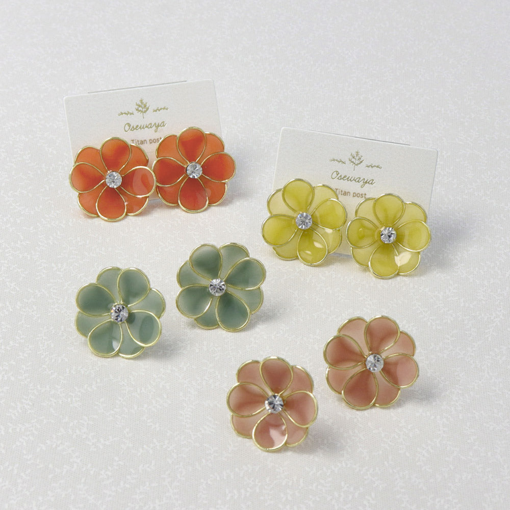 Medium Flower Studs - osewaya